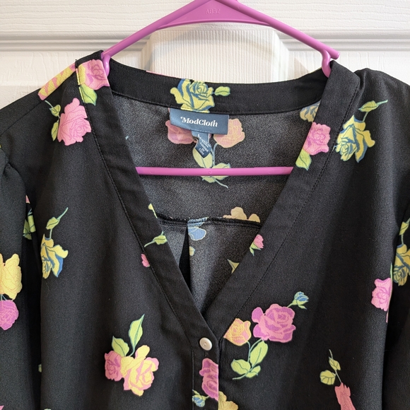 Modcloth Black Floral Button Up Short Sleeve Blouse - Size L - Picture 3 of 5